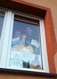 Papieskie okno Zuzi i Patryka Startek z kl. I
