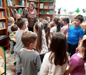 "Pracowite pszczółki"
 w bibliotece